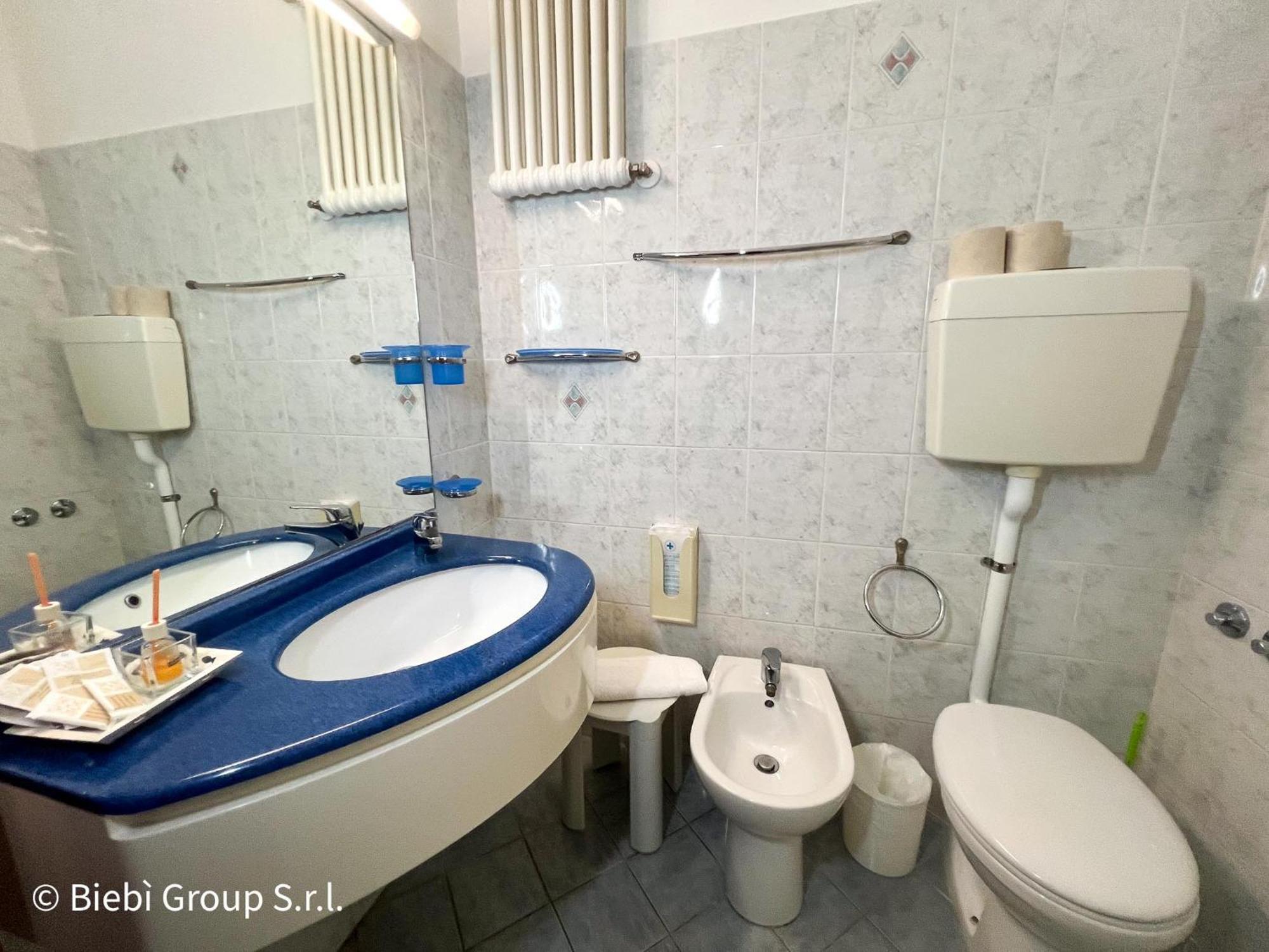 Hotel Giorg - Waterpark Included Ріміні Екстер'єр фото