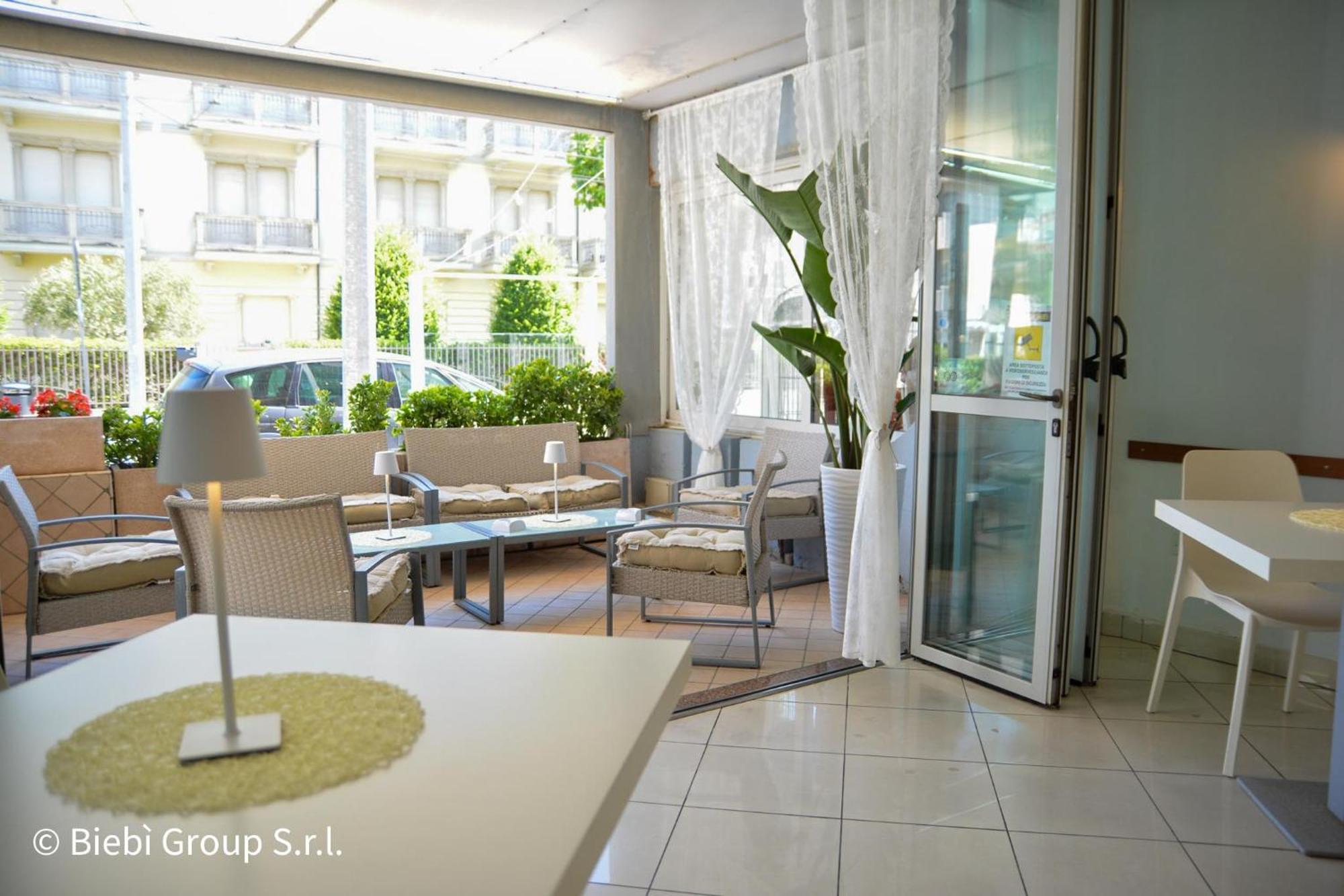 Hotel Giorg - Waterpark Included Ріміні Екстер'єр фото