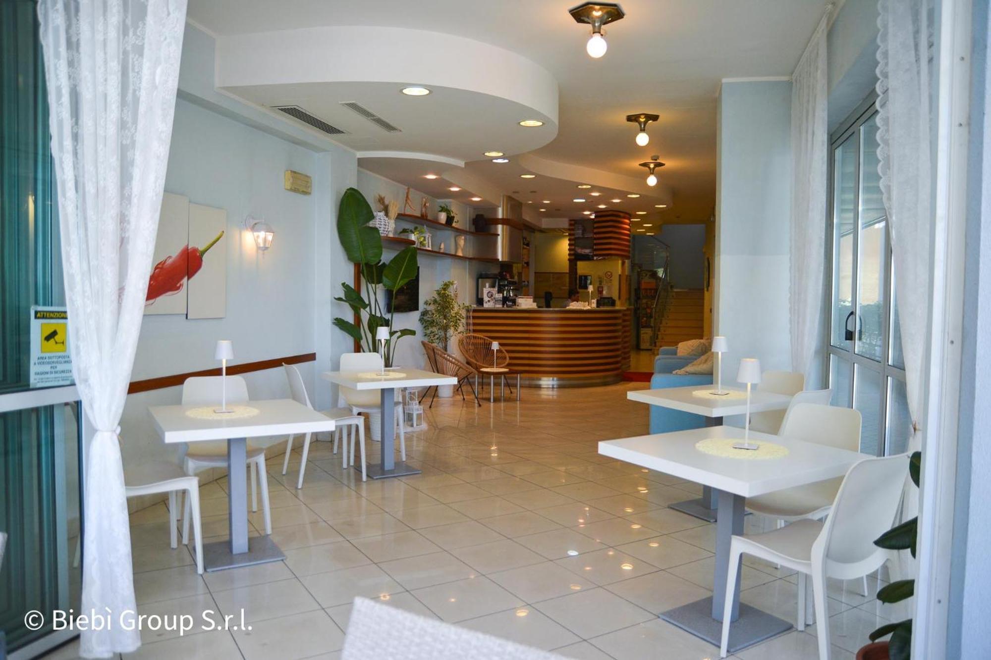 Hotel Giorg - Waterpark Included Ріміні Екстер'єр фото