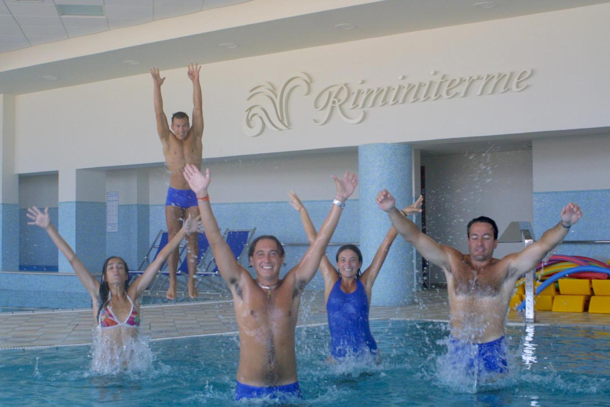 Hotel Giorg - Waterpark Included Ріміні Екстер'єр фото