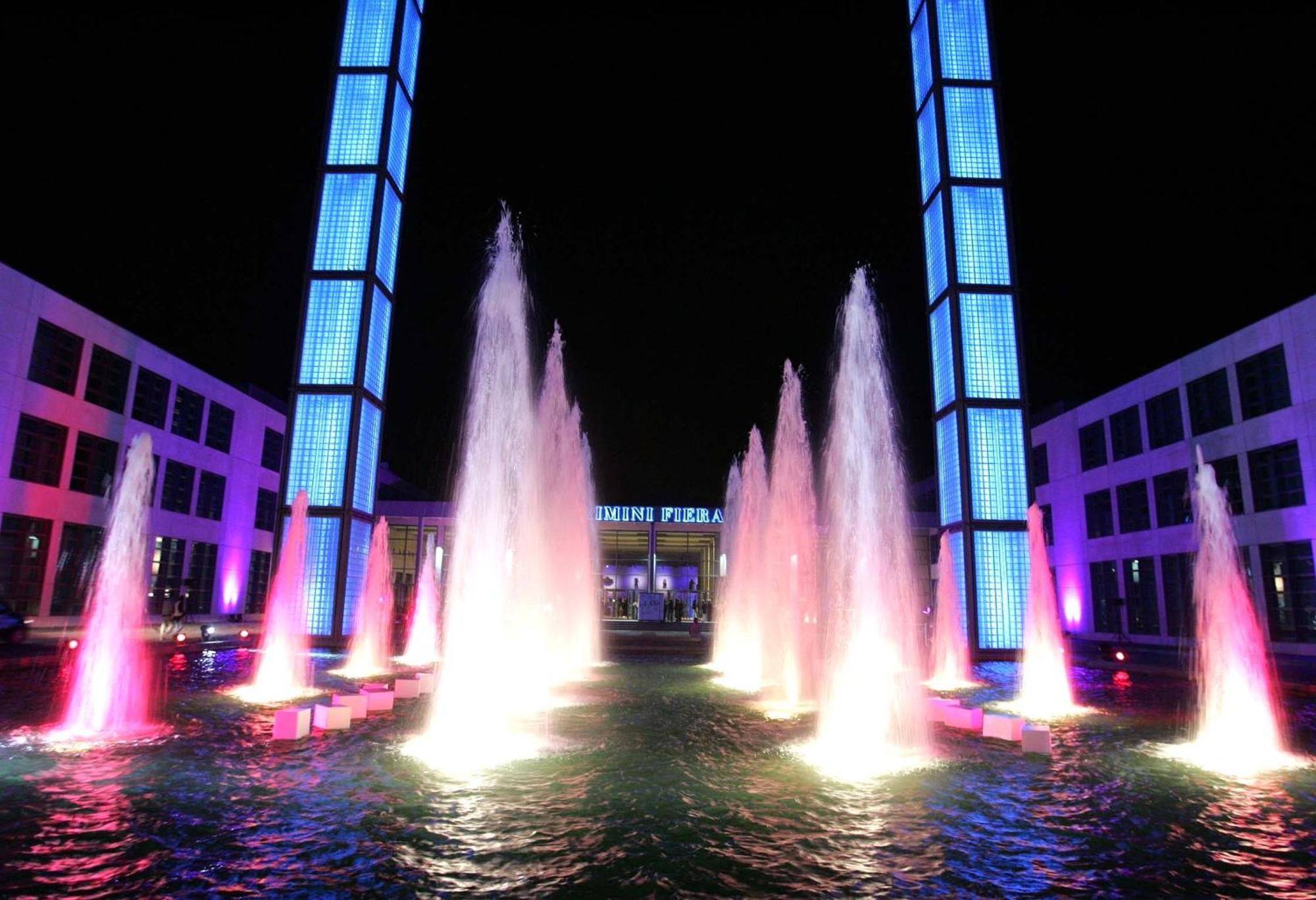 Hotel Giorg - Waterpark Included Ріміні Екстер'єр фото